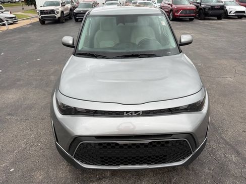 Used 2023 Kia Soul LX w/ LX Technology Package FWD image 3