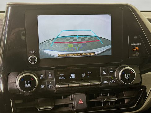 Used 2023 Toyota Highlander L FWD image 25