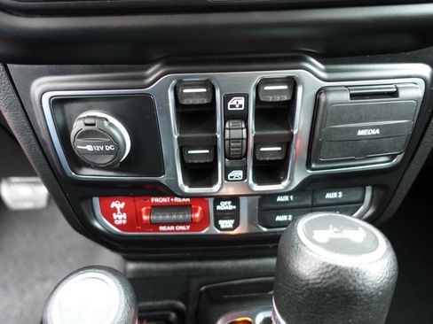 Used 2021 Jeep Wrangler Unlimited Rubicon w/ Dual Top Group AWD/4WD image 61