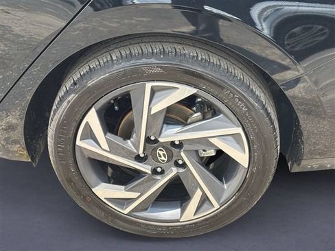 Used 2025 Hyundai Elantra Sport FWD image 13