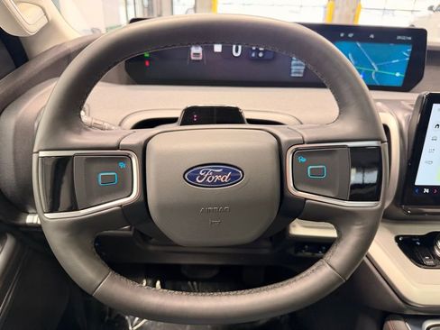 Used 2025 Ford Expedition Active AWD/4WD image 30