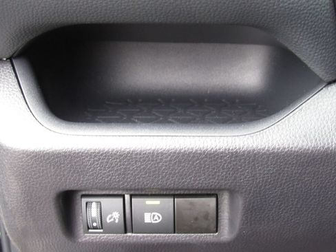 Certified 2025 Toyota RAV4 XLE AWD/4WD image 32