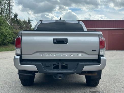 Used 2021 Toyota Tacoma TRD Sport AWD/4WD image 4