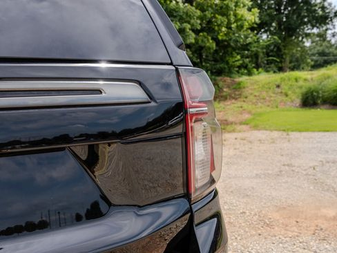 Used 2021 Chevrolet Tahoe RST w/ Luxury Package RWD image 11