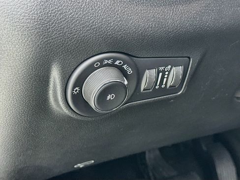 Used 2026 Jeep Compass Latitude AWD/4WD image 10