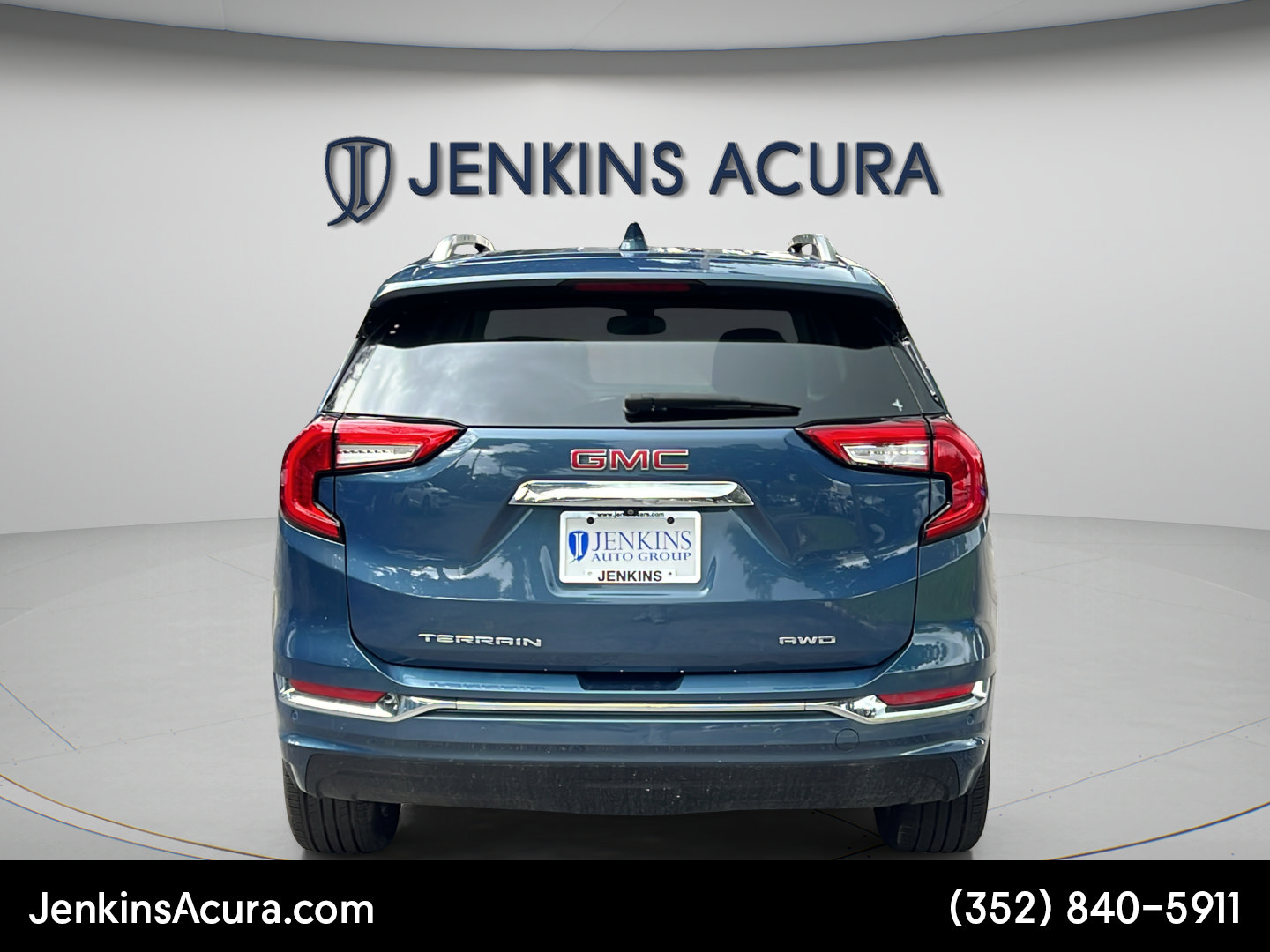 Used 2024 GMC Terrain Denali w/ Denali Premium Package AWD/4WD image 4