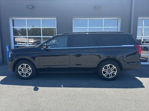 Used 2025 Ford Expedition Max Active AWD/4WD image 2