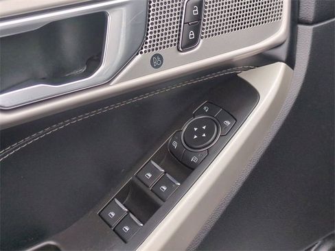 Used 2021 Ford Explorer Limited image 13