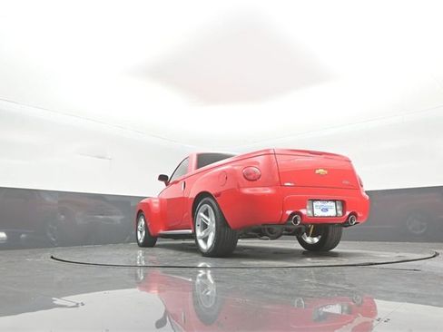 Used 2004 Chevrolet SSR w/ Preferred Equipment Group image 30