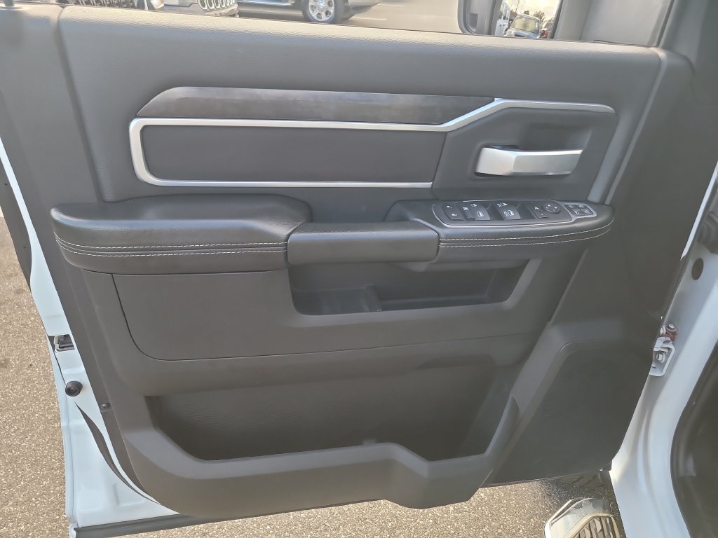 Used 2024 RAM 3500 Big Horn AWD/4WD image 17