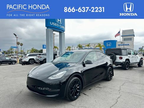 Used 2023 Tesla Model Y Long Range AWD/4WD image 1