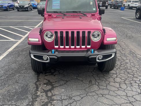 Used 2022 Jeep Wrangler Unlimited Sahara w/ Cold Weather Group image 8