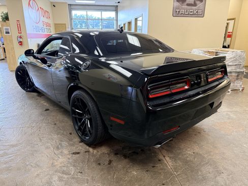 Used 2022 Dodge Challenger R/T Scat Pack w/ Dynamics Package RWD image 10