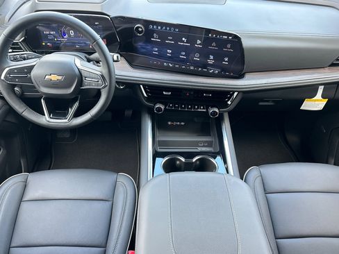 New 2025 Chevrolet Suburban Premier image 13