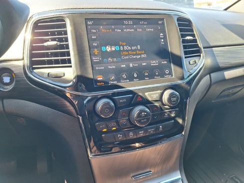 Used 2021 Jeep Grand Cherokee Laredo X image 12