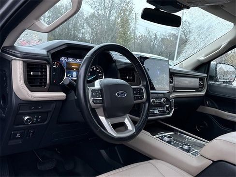 Used 2022 Ford Expedition Max Limited image 10