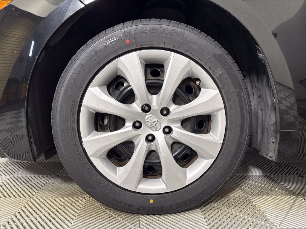 Used 2022 Toyota Corolla LE FWD image 21