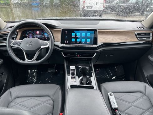 Used 2024 Volkswagen Atlas SE image 34