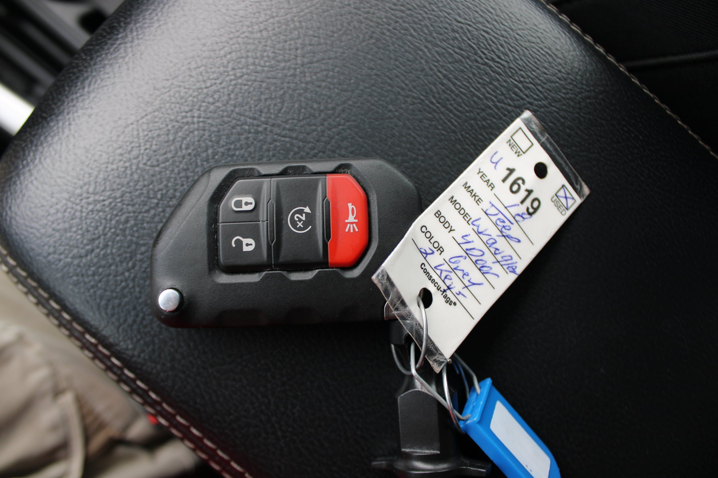 Used 2018 Jeep Wrangler Unlimited Sahara AWD/4WD image 28