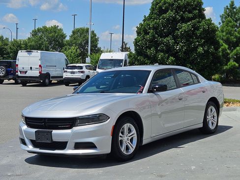 Used 2023 Dodge Charger SXT RWD image 3