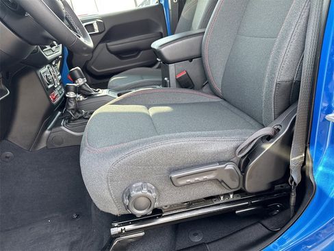 Used 2025 Jeep Wrangler Unlimited Rubicon image 13