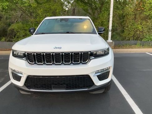 Used 2023 Jeep Grand Cherokee Limited image 13