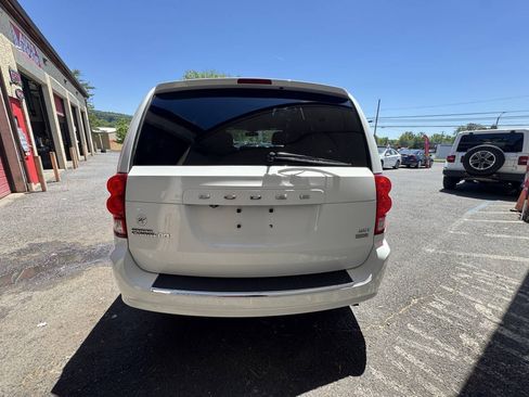 Used 2019 Dodge Grand Caravan SXT FWD image 6