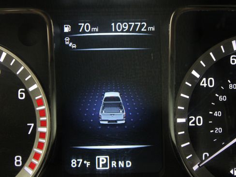 Used 2018 Nissan Titan SL RWD image 11