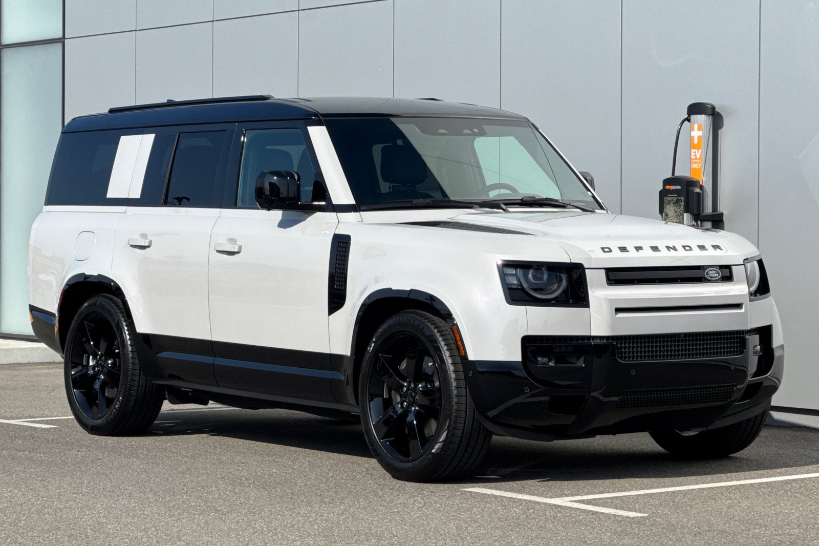 New 2026 Land Rover Defender 130 X-Dynamic SE AWD/4WD image 7