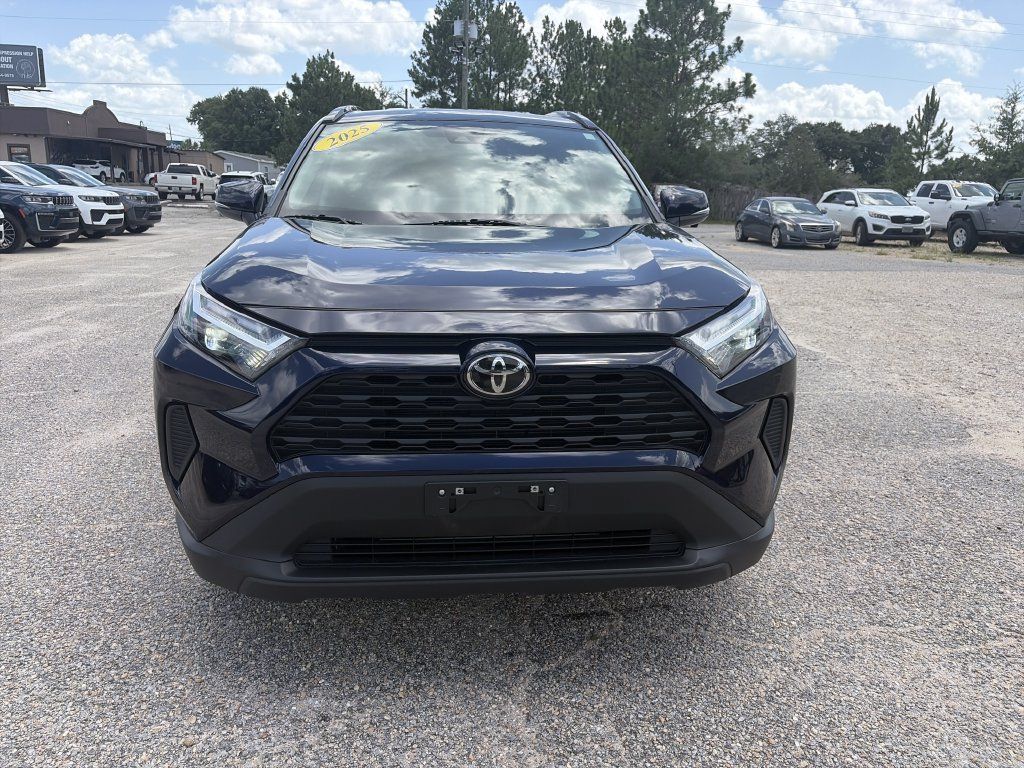 Used 2025 Toyota RAV4 XLE FWD image 9