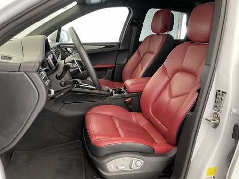 Certified 2023 Porsche Macan AWD/4WD image 5