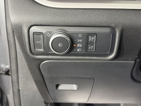 Used 2022 Ford Explorer XLT w/ Equipment Group 202A image 30