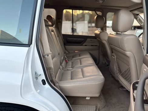 Used 2000 Toyota Land Cruiser w/ Convenience Pkg AWD/4WD image 31