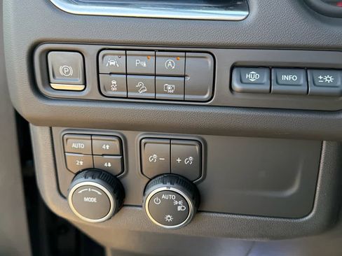 Used 2023 Chevrolet Tahoe Premier AWD/4WD image 19