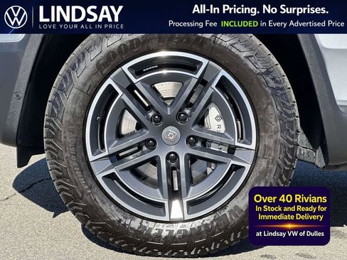 Used 2025 Rivian R1S Adventure AWD/4WD image 8