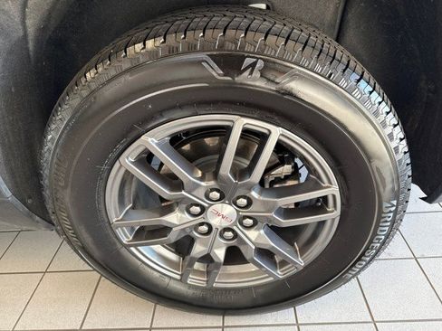 Used 2025 GMC Acadia Elevation image 11