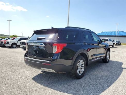 Used 2023 Ford Explorer XLT w/ Equipment Group 202A image 4