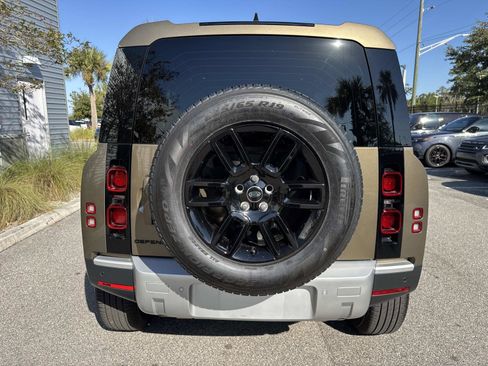 Certified 2025 Land Rover Defender 110 S image 7