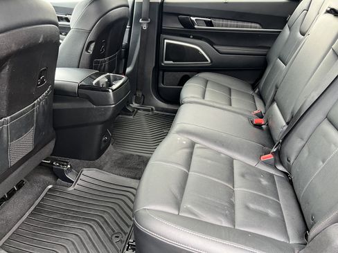 Used 2025 Kia Telluride EX image 16