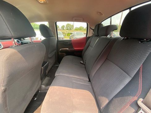 Used 2018 Toyota Tacoma SR5 AWD/4WD image 26