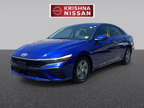 Used 2025 Hyundai Elantra SE w/ Cargo Package FWD image 2