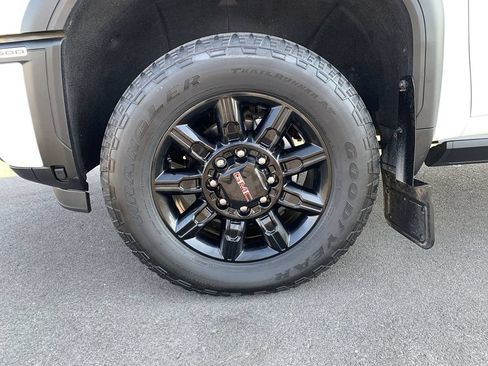 Used 2024 GMC Sierra 2500 AT4 w/ AT4 Premium Plus Package AWD/4WD image 11