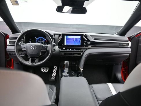 Used 2025 Toyota Camry SE FWD image 27
