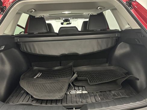 Used 2022 Toyota Corolla Cross XLE image 13