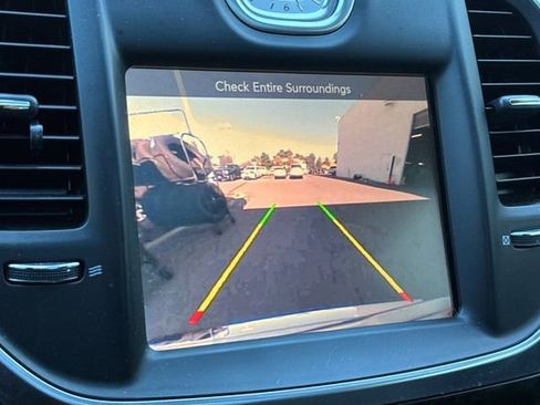 Used 2016 Chrysler 300 C image 18