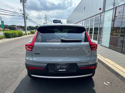 Certified 2025 Volvo XC40 B5 Plus AWD/4WD image 4
