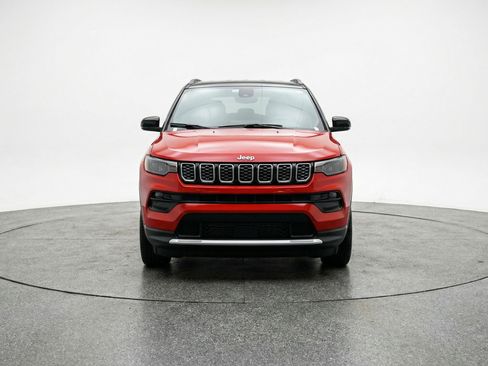 Used 2025 Jeep Compass Limited image 2