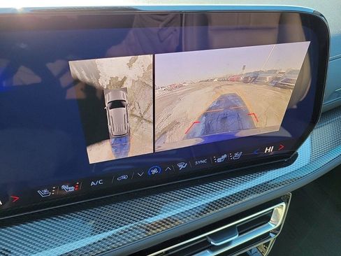 Used 2026 Chevrolet Traverse High Country image 27