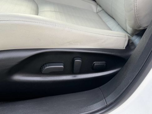 Used 2015 INFINITI Q70 3.7 w/ Sport Package image 5