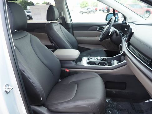 New 2026 Kia Carnival SX image 9